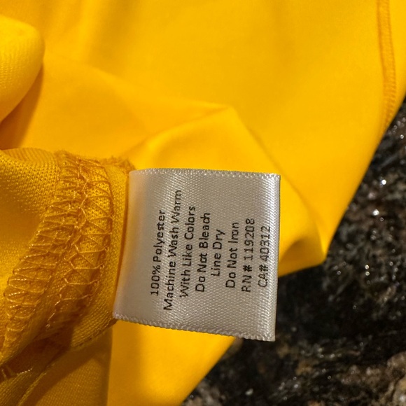 Mitchell & Ness NBA LA Lakers Wilt Chamberlain 1972 Yellow Jersey - Picture 10 of 12